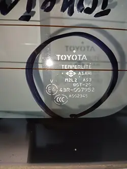 Vitre arrière OEM 007952 pour Toyota Prius II (2003-2009)