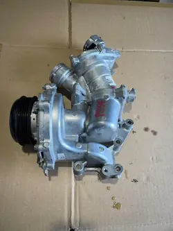 MERCEDES 3.0 CDI Pompe à eau Boîtier de thermostat A6562000015