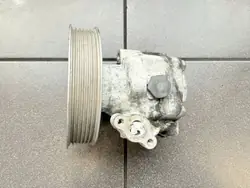 Pompe de direction Audi OEM 8K0145153F Occasion