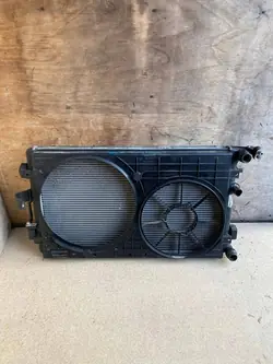Volkswagen Golf V Radiateur 1J0820411D