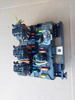 BSM-Modul Sicherungskasten Peugeot 207 OEM 9661086980
