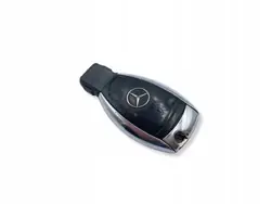 Llave Mercedes OEM UHP2237 - 2 Botones Plata Usada