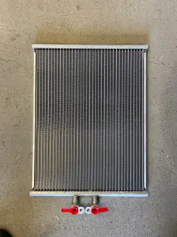 OEM 85106898 AC-kondensaattori oikea Corvette C8:lle