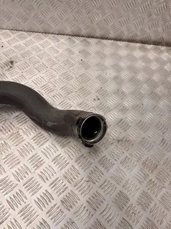 Intercooler-putki OEM A6070900342 Mercedes A-luokalle