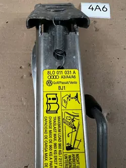 Begagnad VW domkraftshandtag OEM 8L0011031A 1J0012115M