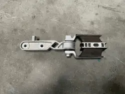 Moottorin Tuki VOLVO XC90 II 31359890