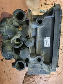 Mercedes-Benz EBS-modulaattoriventtiili OEM A0004295824