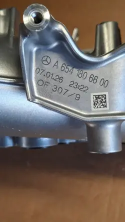 Mercedes-Benz Öljynsuodatinpohja Jäähdyttimellä OEM A6541806600