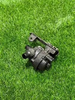 Pompe à eau OEM 8840615 pour BMW X1 F48