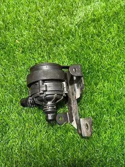 Pompe à eau OEM 8840615 pour BMW X1 F48