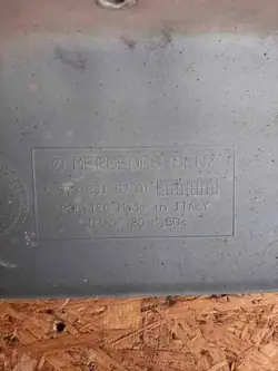 Lokasuojan pää OEM A9738816701 Mercedes Sprinterille