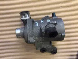 BMW Vattenpump 5 E60 E61 2.0L OE 7586928