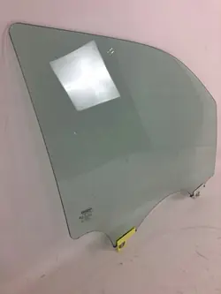 Vitre de porte avant droit OEM 68276778AC
