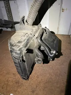 Ilmansuodattimen kotelo Audi 80 B4