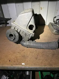 Luftfiltergehäuse Audi 80 B4