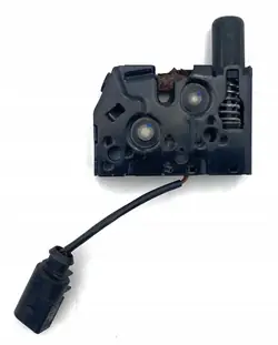 Audi Q3 RSQ3 konnuslukko OEM 8U0823509 8U0823509A
