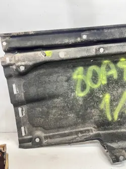 Protetor inferior direito grande OEM 80A825208B Audi Q5