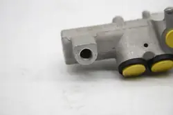 Pompe à frein Bosch F 026 003 715 - État utilisé