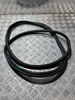 Joint de capot Porsche OE VW28596 pour Cayman 987