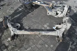 Toyota Auris I Taka-akselin palkki OEM 422231