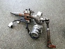 Toyota Auris ohjausvahvistimen pumppu OEM 1321001011