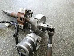 Pompe de direction assistée Toyota Auris OEM 1321001011