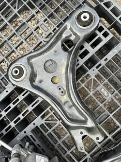 Braccio di Controllo Anteriore Destro VW ID.3 ID.4 Audi Q4 Skoda Enyaq