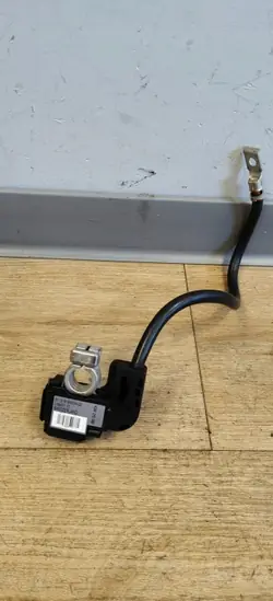 Pince de borne négative BMW E60 E61 OEM 9184204