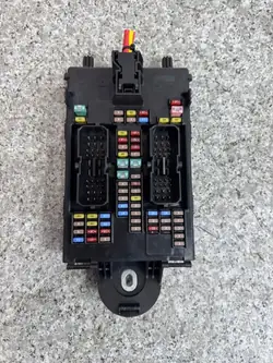 Boîte à fusibles OEM 32209198 pour Volvo XC60 II 2017-