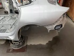 XPeng P7 2025 Taka vasen sivupaneeli OEM 284337