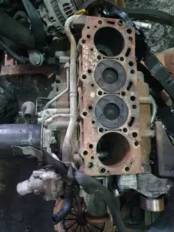 Cilinderkop Mitsubishi OEM WAŁ KORBOWÓD voor L200