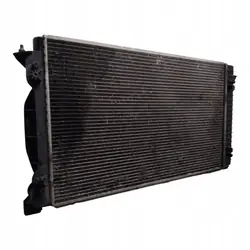 Audi OE 8E0121251Q Radiador de motor