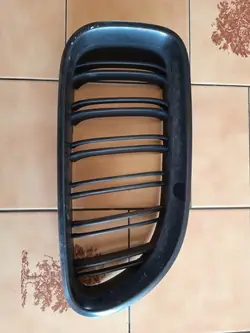 Grille BMW OEM 51137212850 - Utilisée