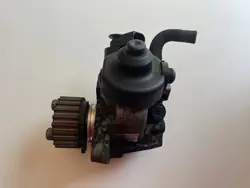 Polttoaineen ruiskutuspumppu 2.0 TDI 140 hv Audi Q3 8U