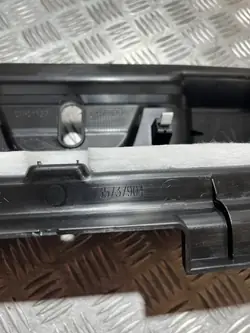 Baksätes bältesskydd OEM 735737904 Jeep Avenger 23-