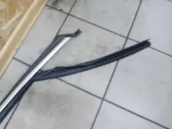 Bakrutslist höger sida OEM JUT82039 Volvo V40