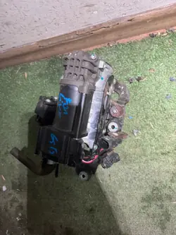 Compressor suspensão ar BMW 6886721 - Usado