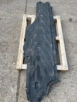 MERCEDES W205 Underredesskydd Vänster A2056841900