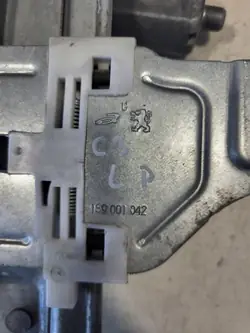 Citroen C3 III 2022 vasen etuikkunamoottori OEM 9813093880