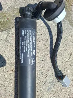 Atuador elétrico de porta-malas Dodge Durango 68333902AB