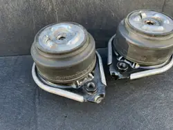 Moottorin Kiinnike A2512404317 Mercedes W164 X164 W251 OEM
