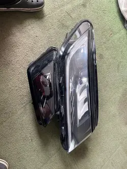 Skoda OE 255099 Farol Dianteiro Direito