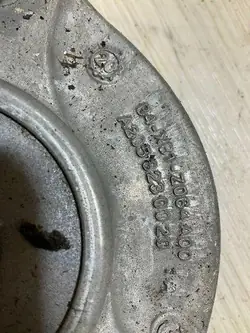 Mercedes A2C3823004 Bakre vänster stötdämparfäste