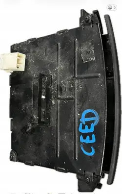 Tuhkakuppi Kia Ceed I OEM 84550-1H100 - Käytetty