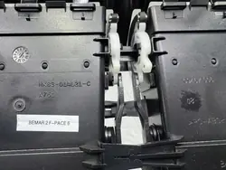 Moldura Rádio Jaguar OEM HK83-014L21-C - Usado