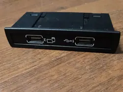 Panel de conexión USB Mercedes