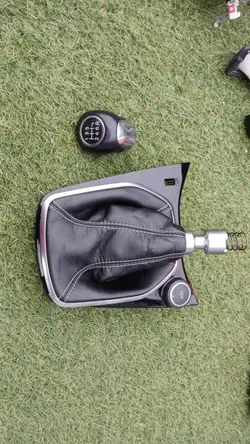 Pomo de cambio FORD FIESTA MK8 Cuero OEM Usado