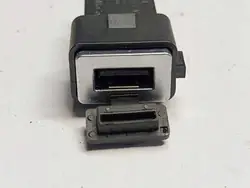 Prise USB Volvo V40 OEM 8M5T19A164VA - Occasion