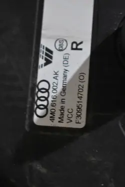 Mola de ar direita Audi Q7 Q8 OEM 4M0616002AK