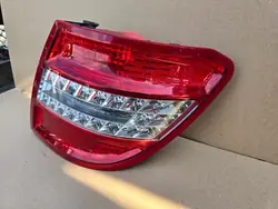 MERCEDES C KLASA 204 RECHTE RÜCKLEUCHTE A2048204064